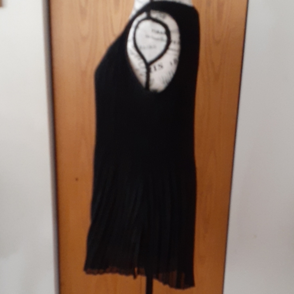 Black Top - Picture 5 of 6